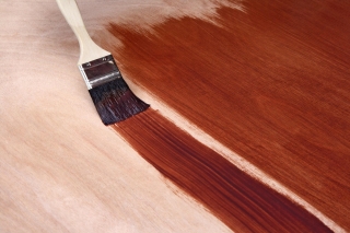 Как правильно покрасить деревянный пол